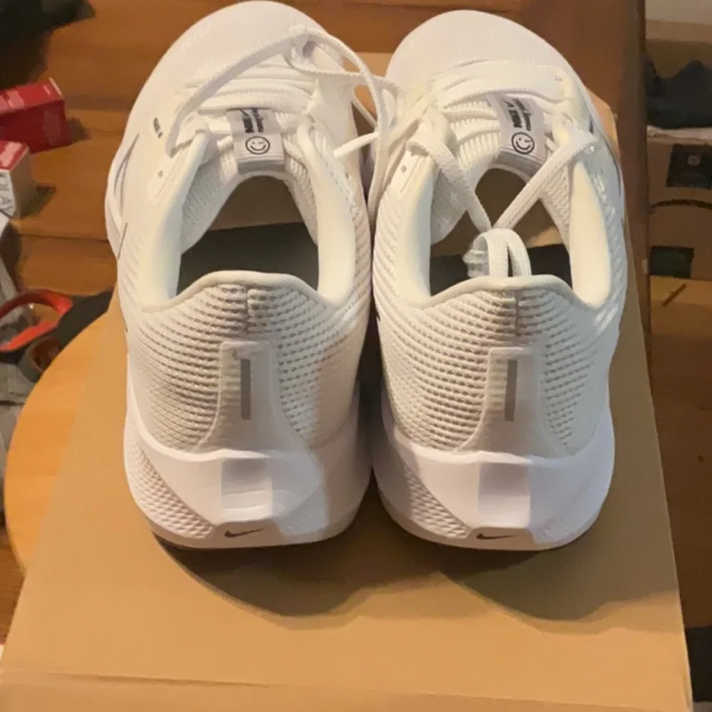 New in box men’s Nike air zoom Pegasus size 14 - Picture 3 of 7